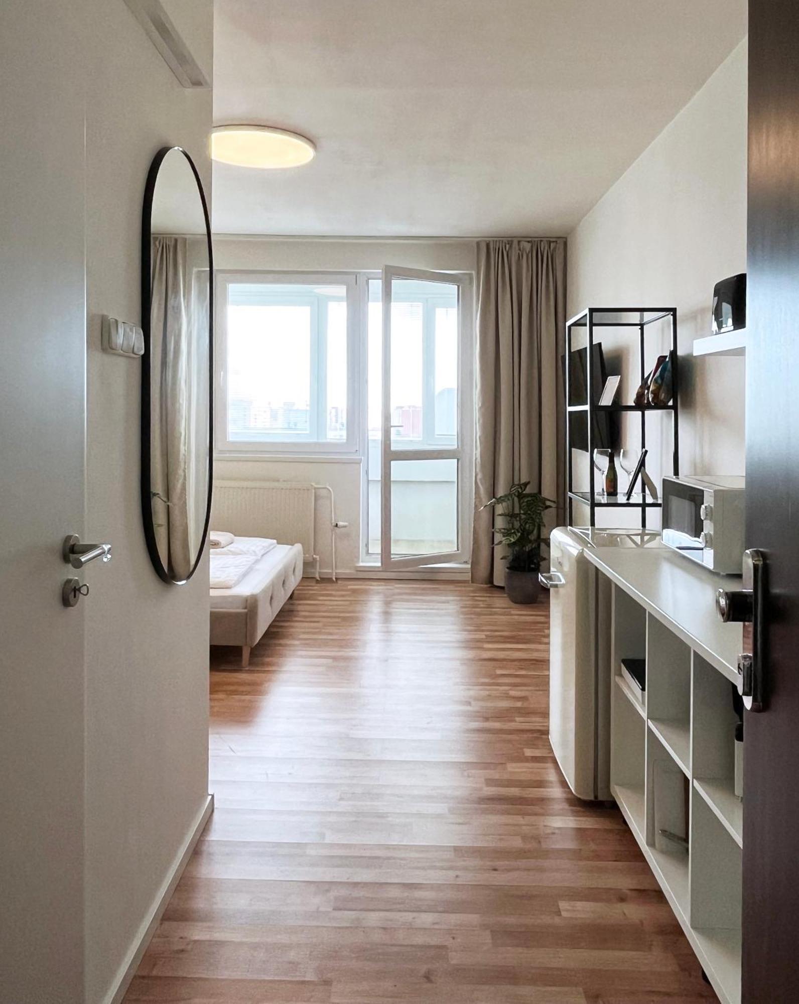 Air-Conditioned Studio, Close To City Centre & Tram Stop 브라티슬라바 외부 사진