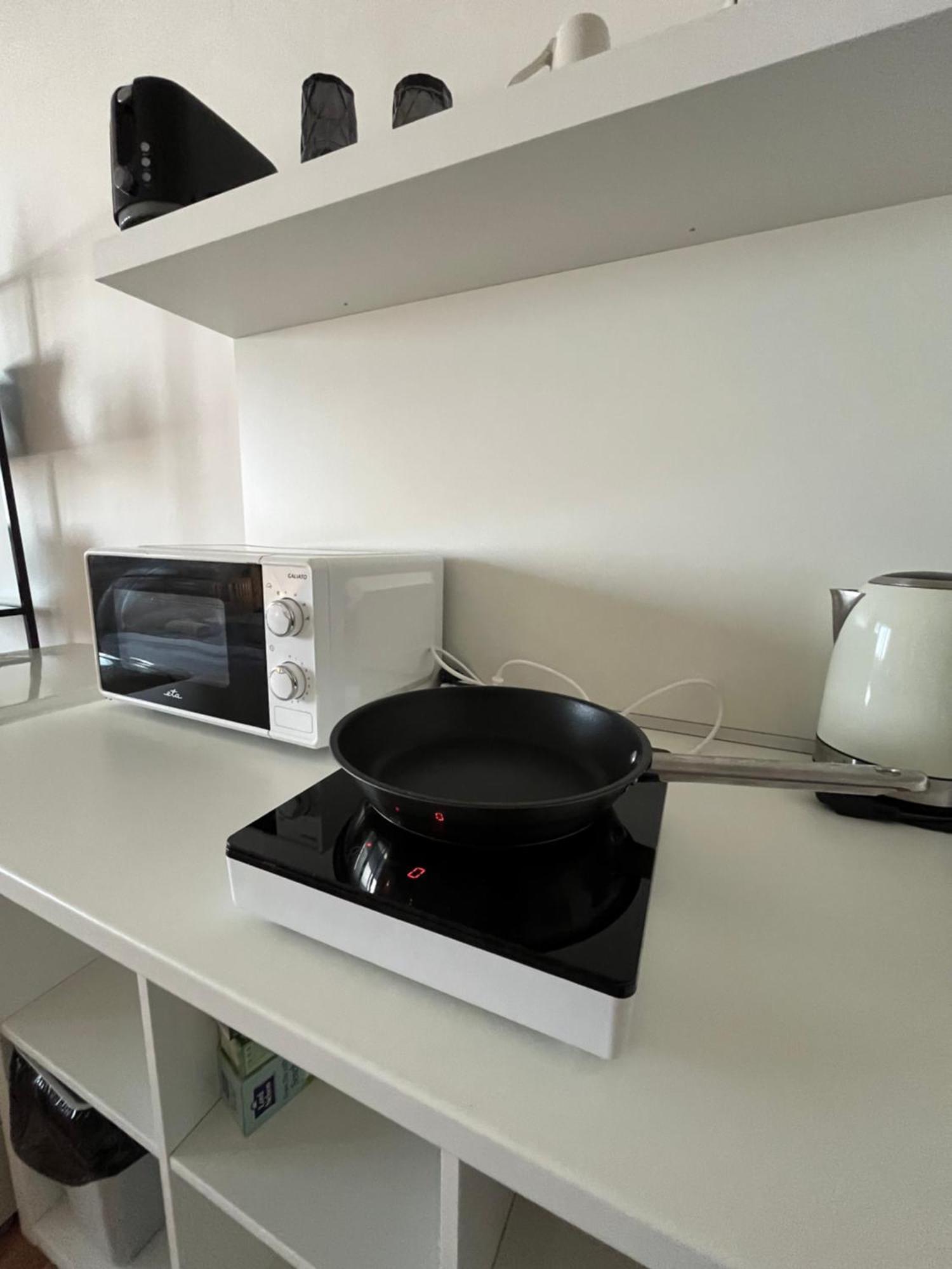 Air-Conditioned Studio, Close To City Centre & Tram Stop 브라티슬라바 외부 사진