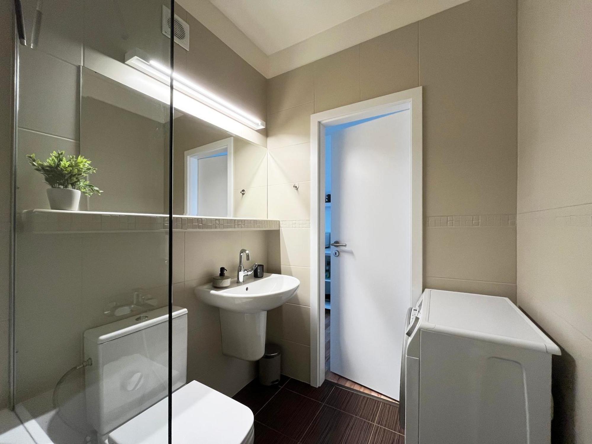 Air-Conditioned Studio, Close To City Centre & Tram Stop 브라티슬라바 외부 사진